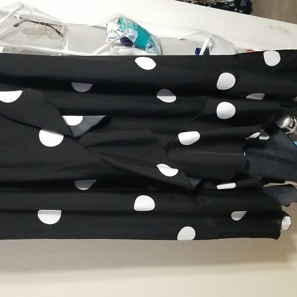 BLACK &WHITE DRESS - Picture 2 of 6